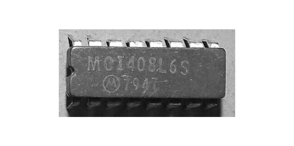 IC, MC1408 8-bit multiplying Digital to Analog Converter 16 Pin ~